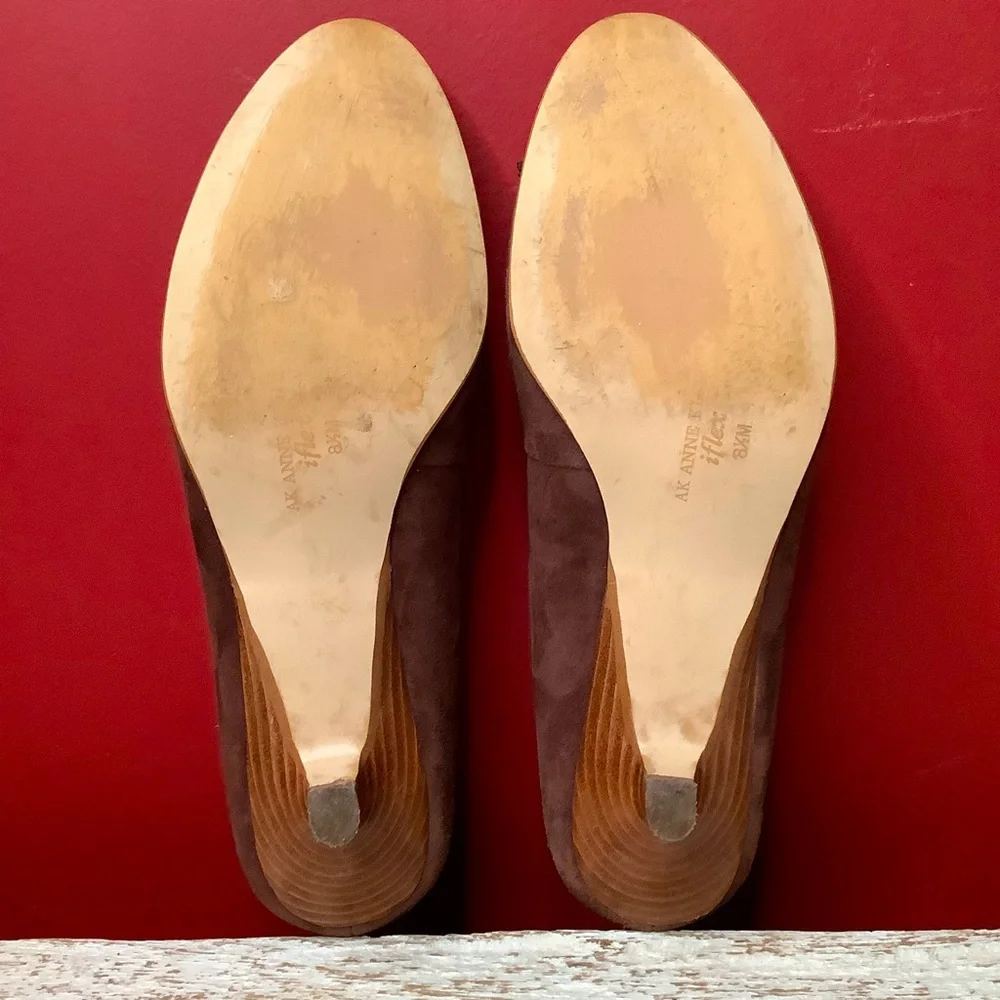 AK Anne Klein Flex Kitten Heels Brown Suede, Bows & Contrasting Cream Stitch - Picture 14 of 16